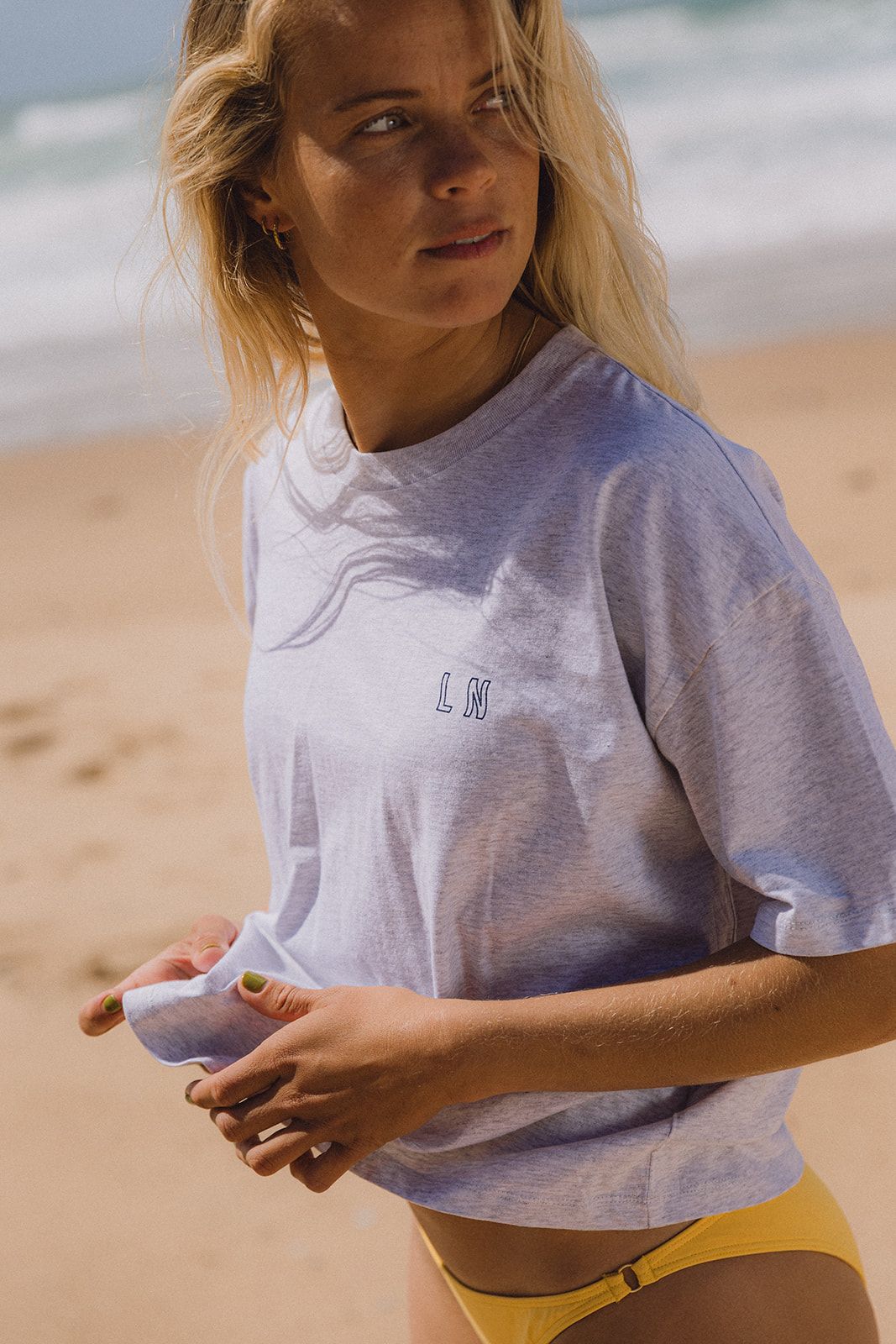 LNKnits T-Shirt 'It comes in Waves' Light Grey/ Blue