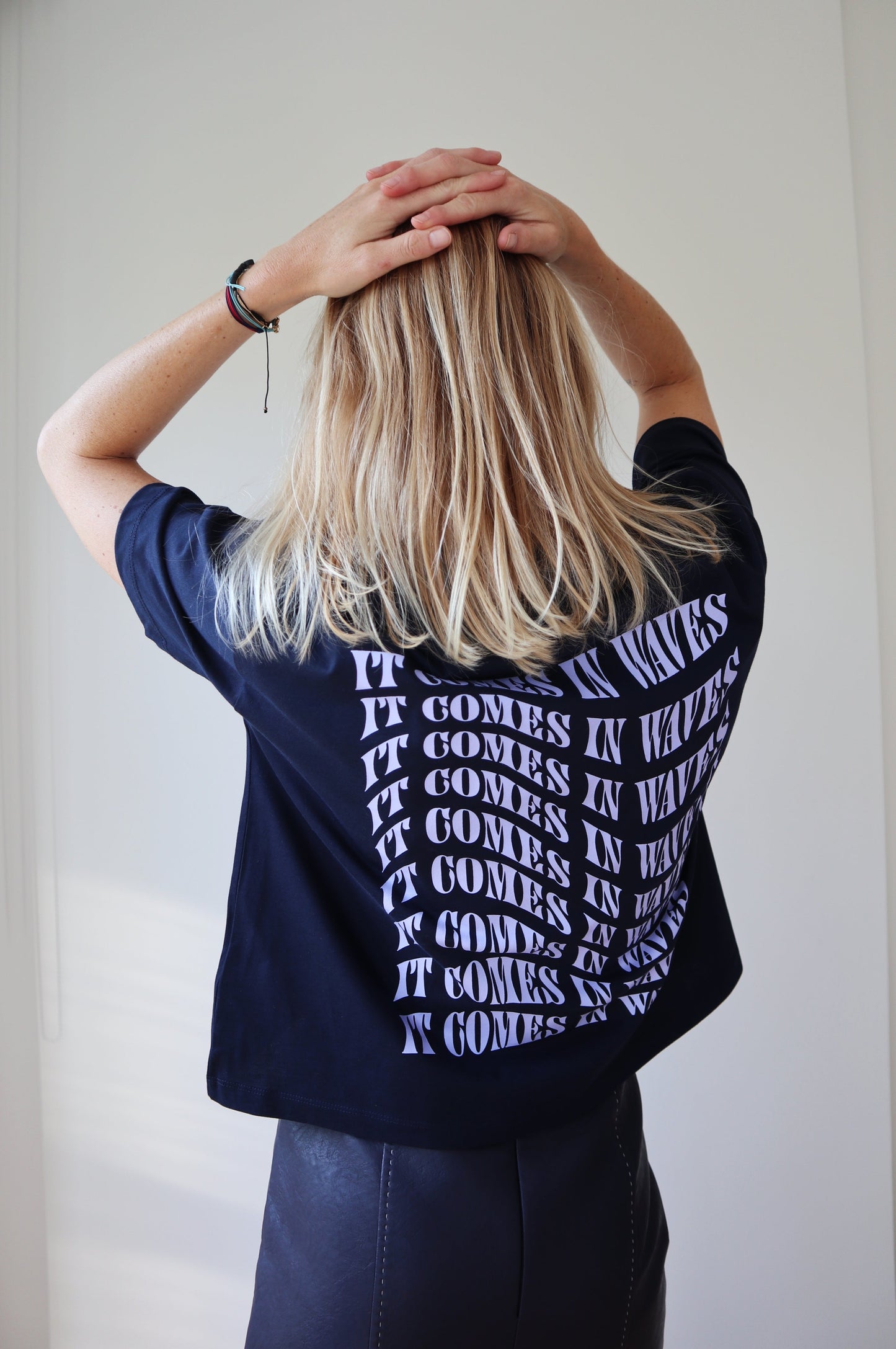 LNKnits T-Shirt 'It comes in Waves' Night Blue/Lila