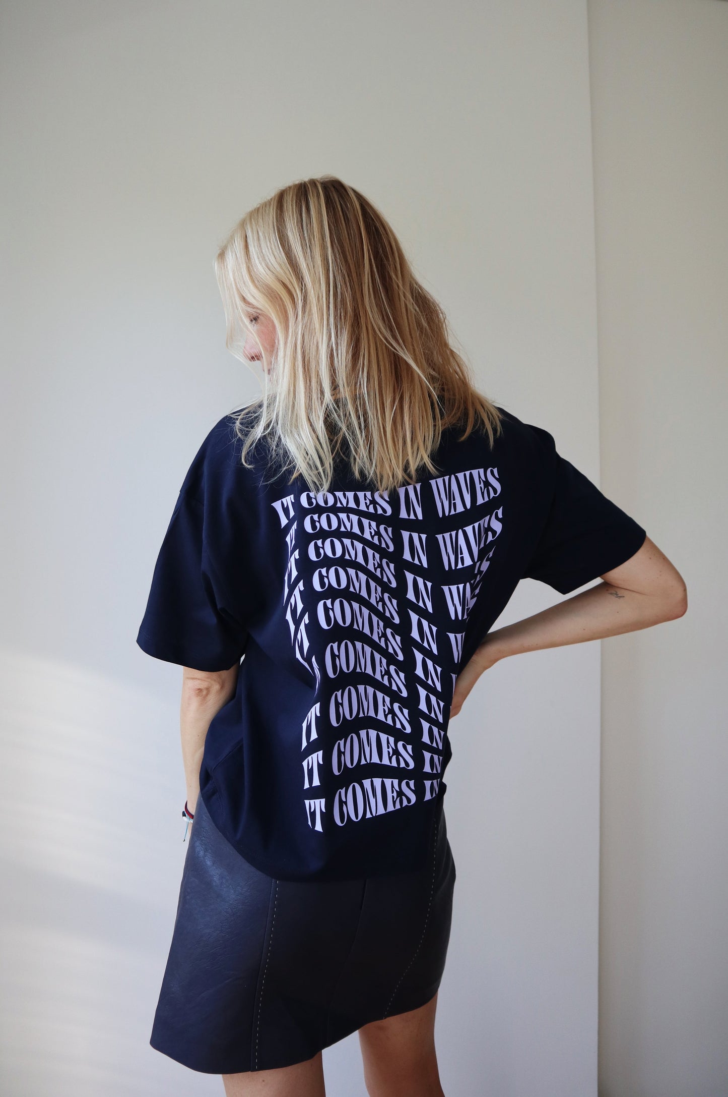 LNKnits T-Shirt 'It comes in Waves' Night Blue/Lila