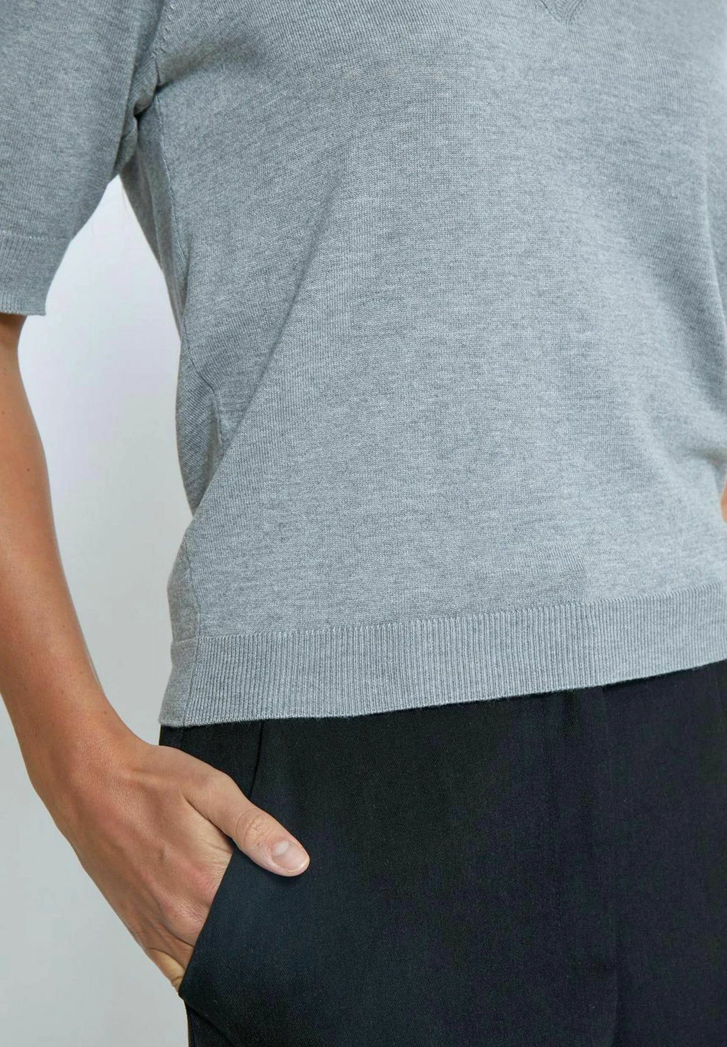 Minus Pull Milla V-Nek Korte Mouwen Licht Grijs