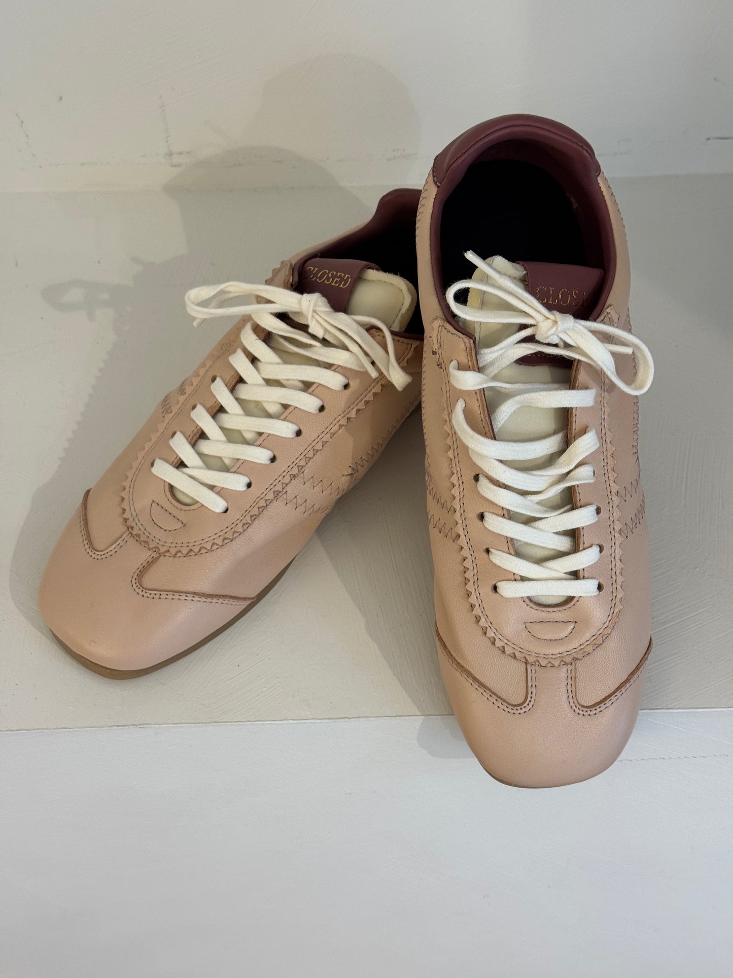 Closed Sneakers Light Rose / Nude