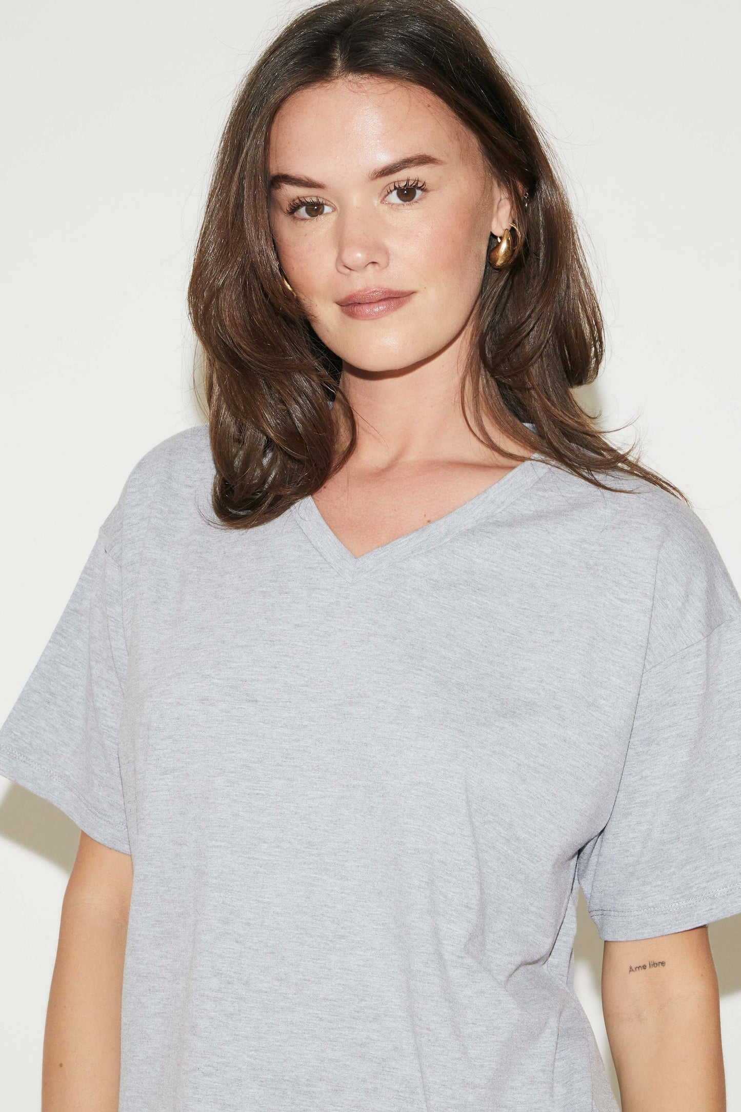 Re/Born T-Shirt V-Nek Veva Gray Melange