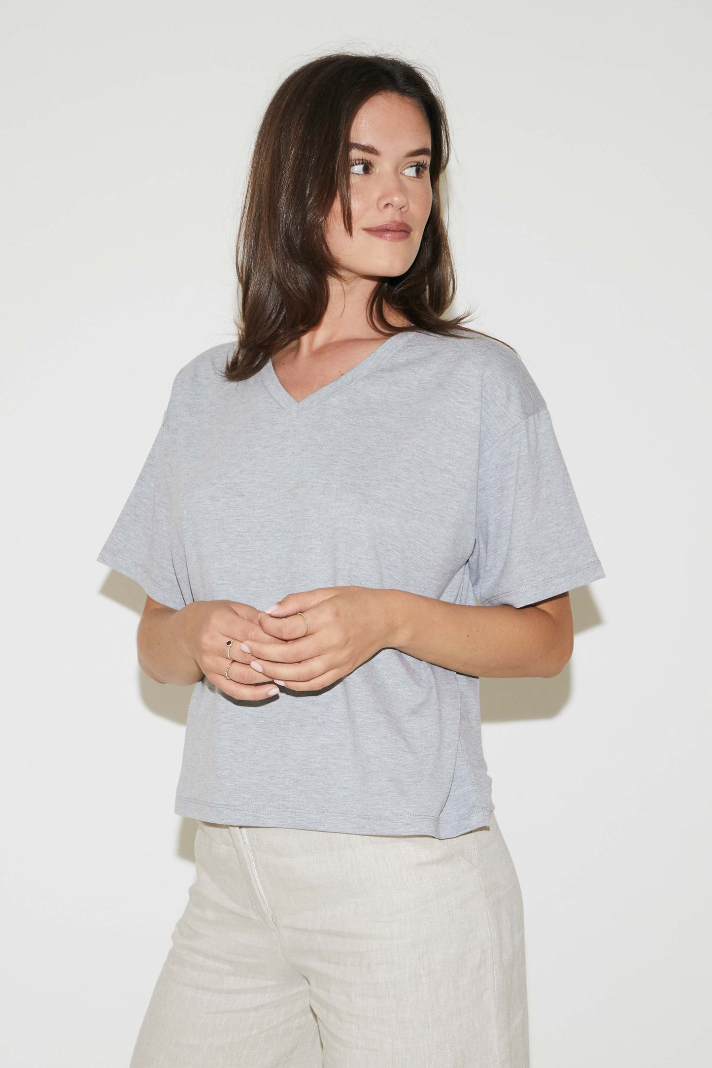 Re/Born T-Shirt V-Nek Veva Gray Melange