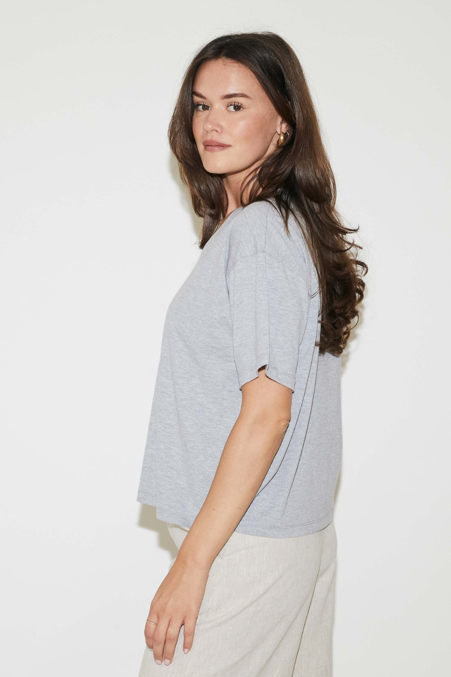 Re/Born T-Shirt V-Nek Veva Gray Melange