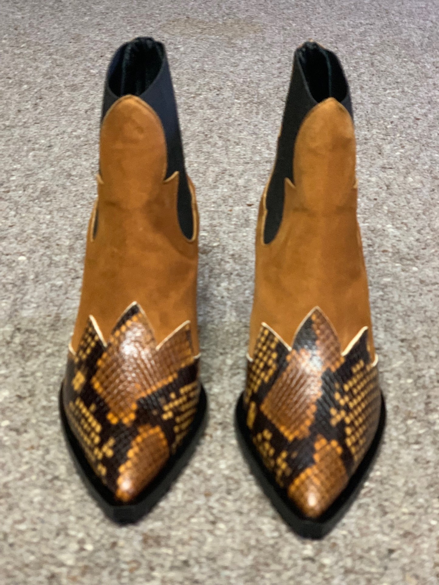 OUTLET Frida Enkellaarzen Exo Camel Suede / Python