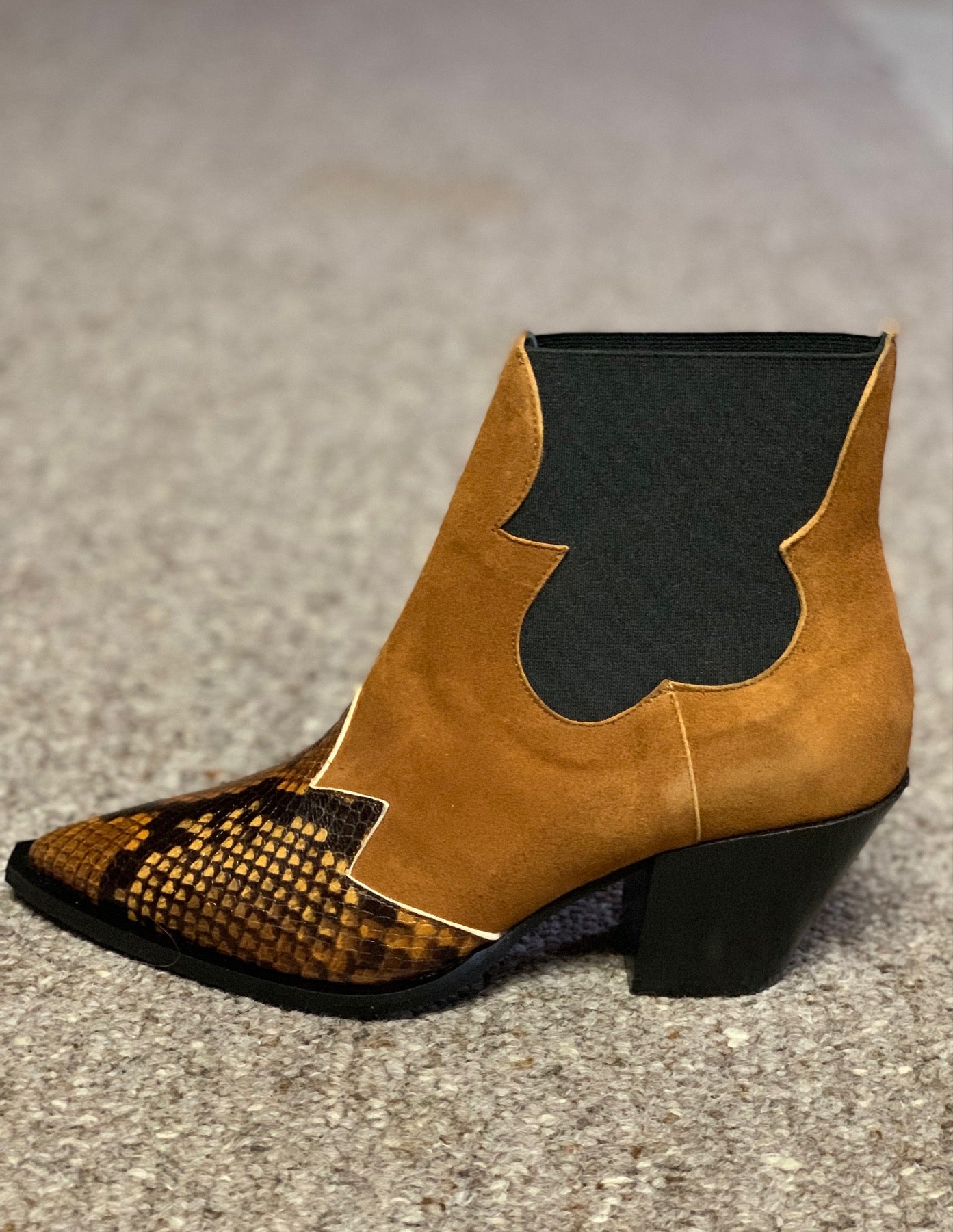 OUTLET Frida Enkellaarzen Exo Camel Suede / Python