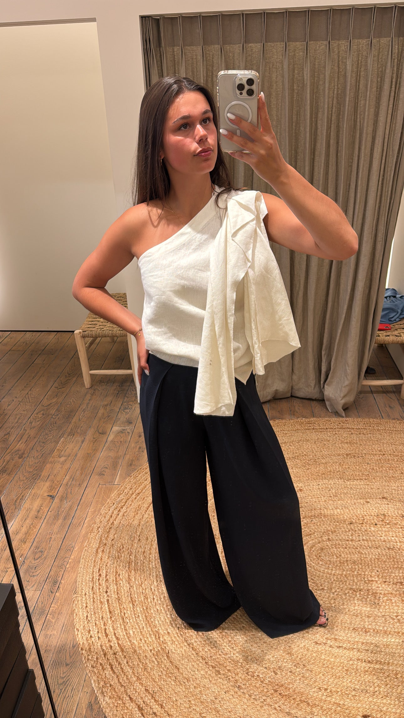 OUTLET Eleh Top Assymetrisch met Bloem