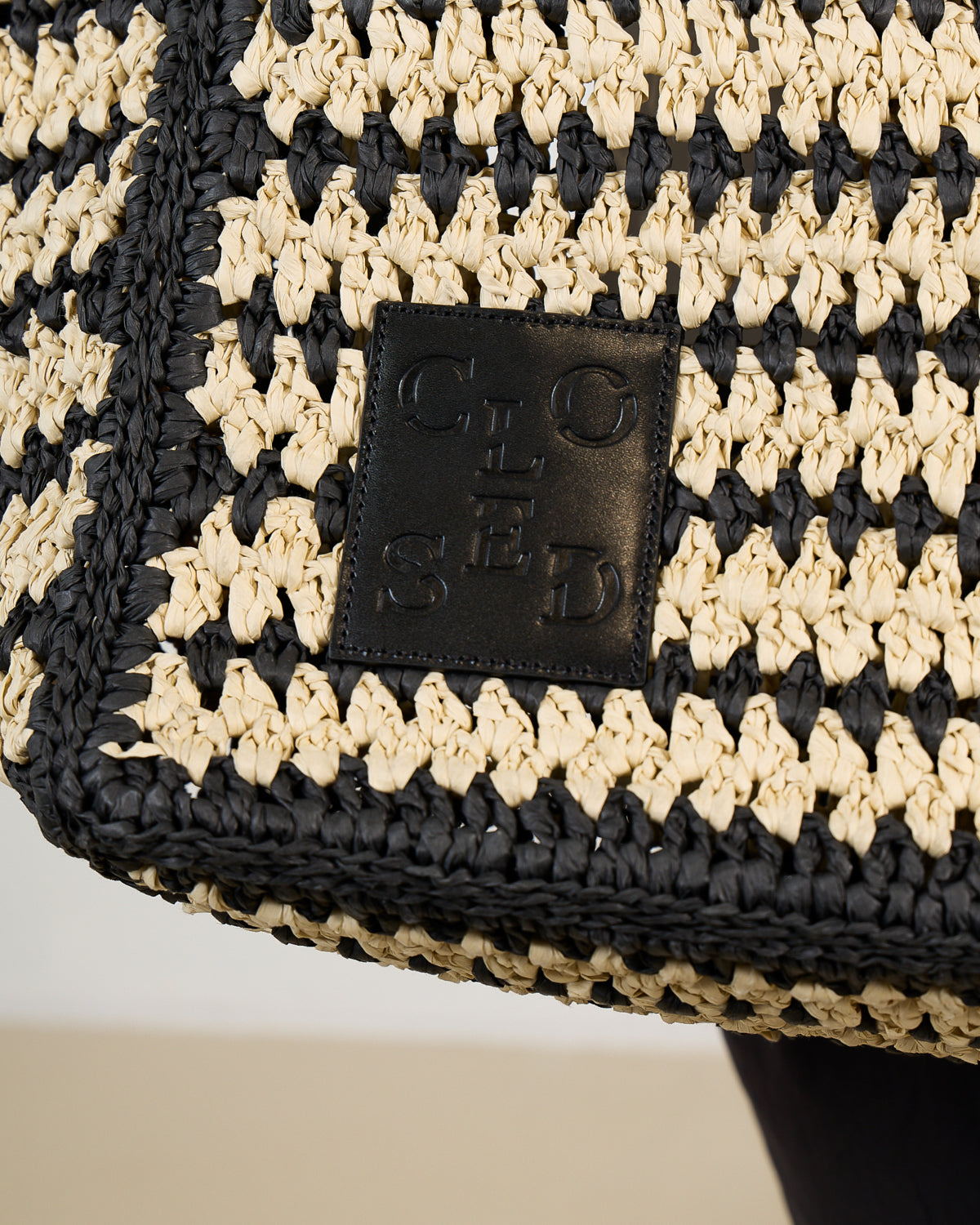 Closed Tas Gevlochten Zwart en Beige