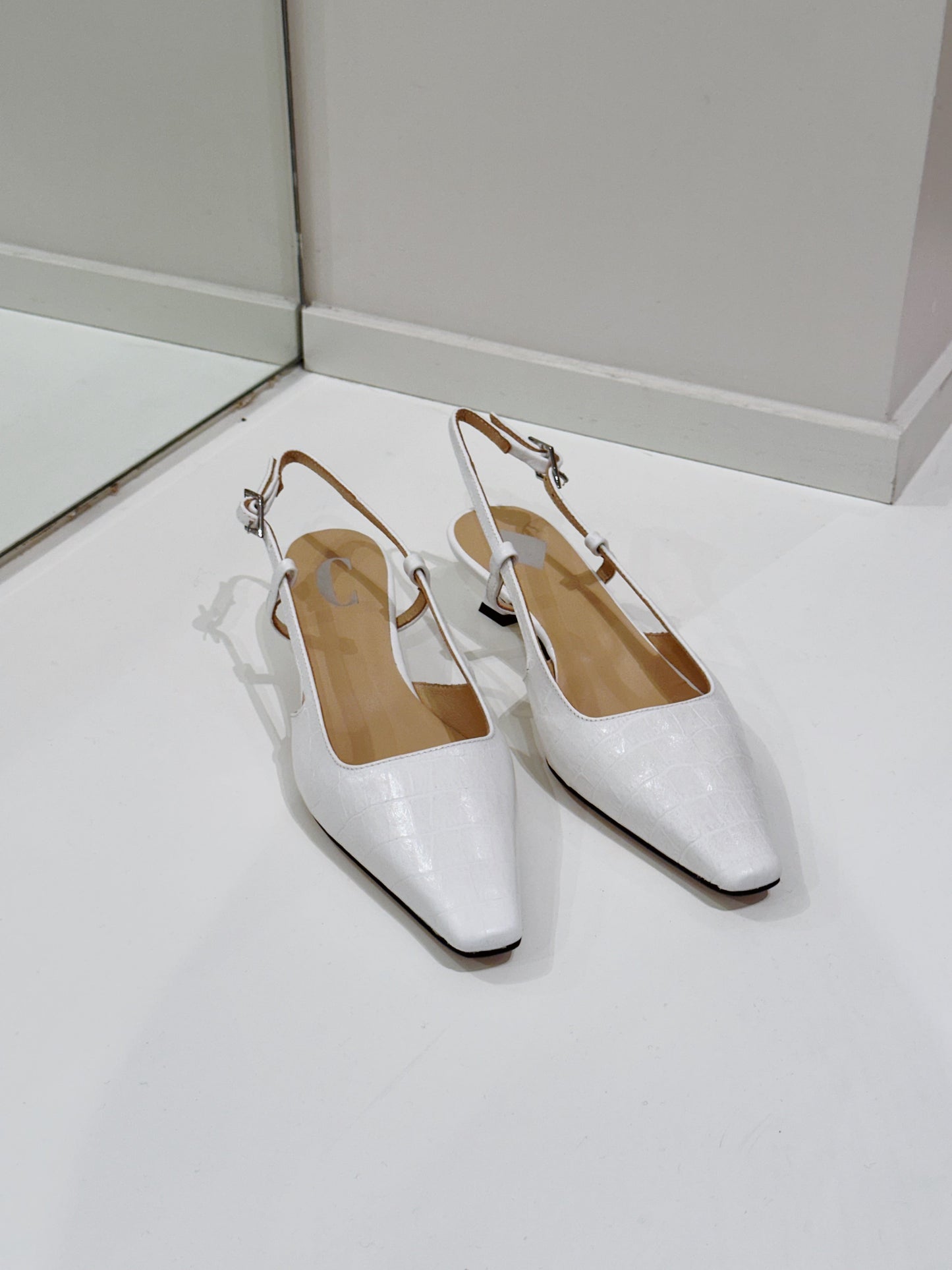 Cara Rosa Schoenen Slingback Kitten Heel Laura Croco Cream