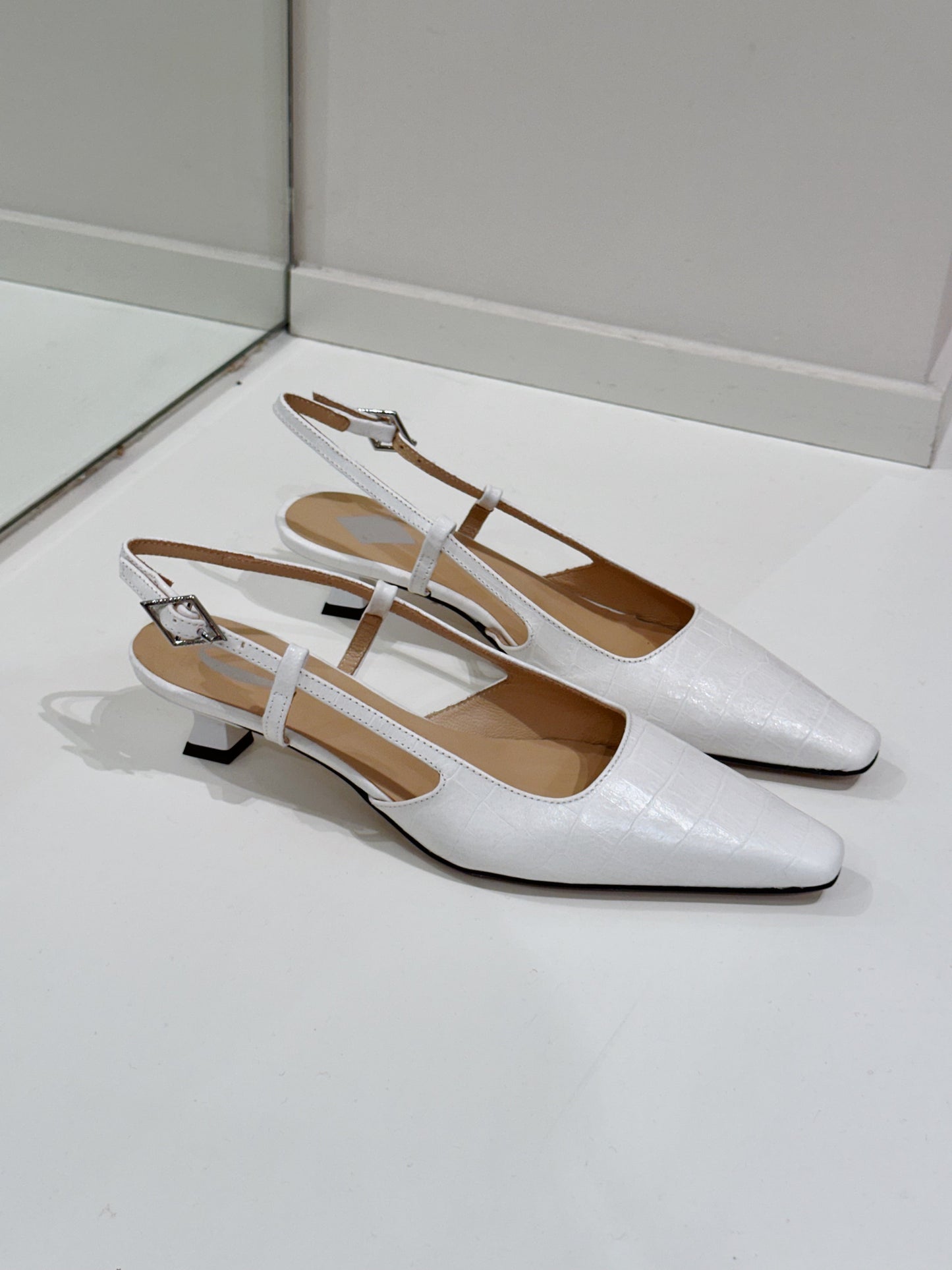 Cara Rosa Schoenen Slingback Kitten Heel Laura Croco Cream