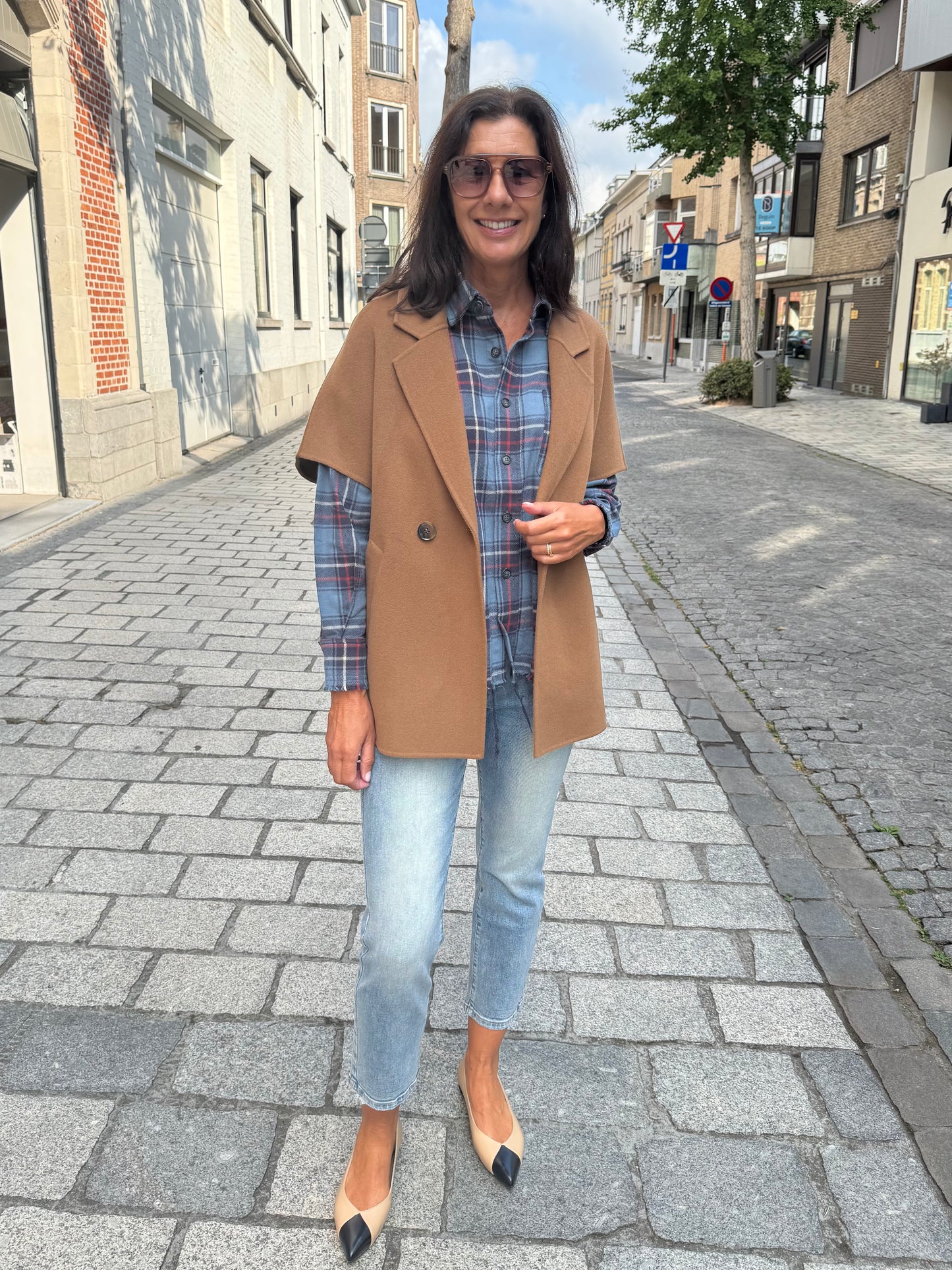 Janice Mouwloze Jas Archie Cognac