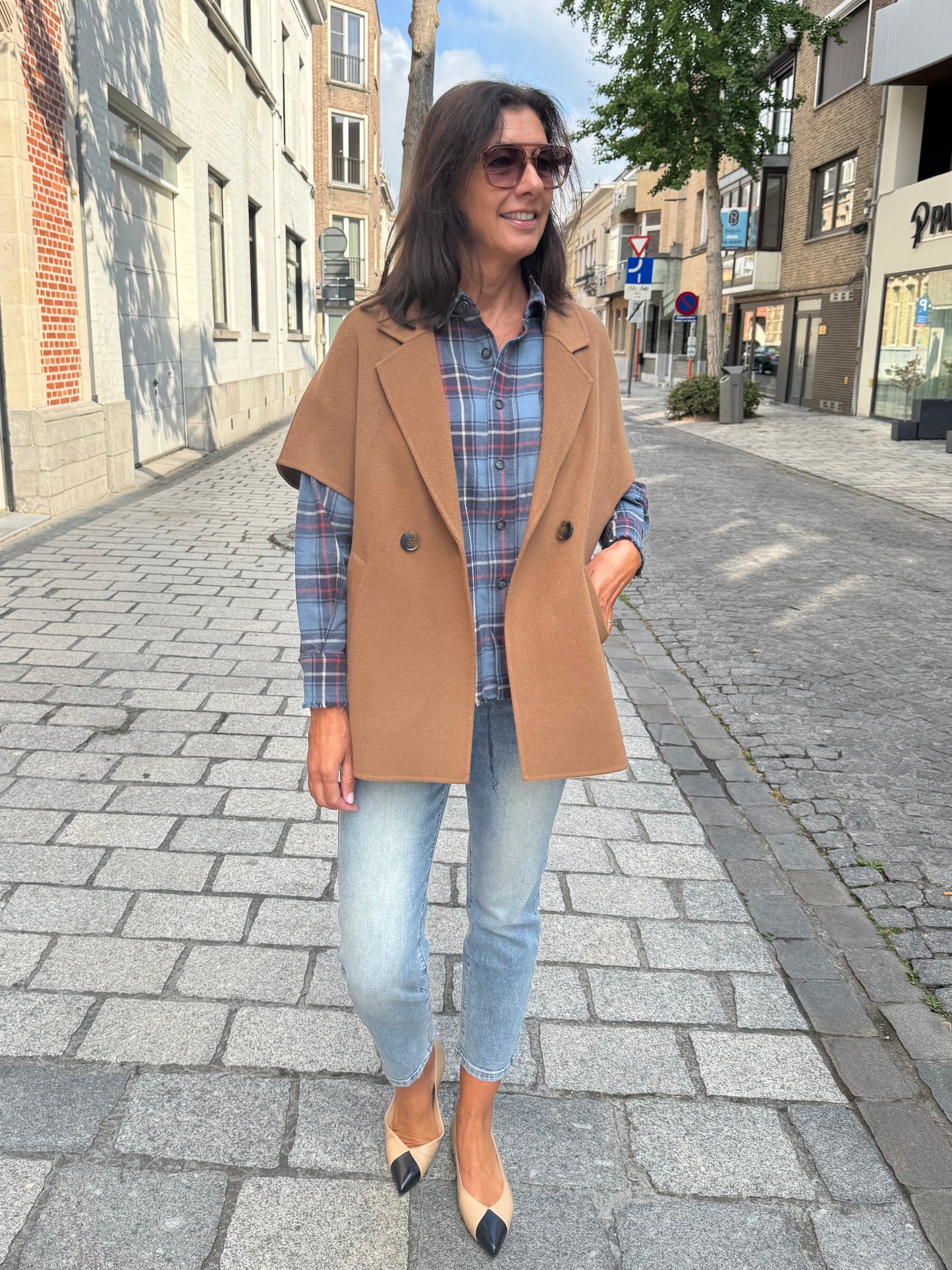 Janice Mouwloze Jas Archie Cognac