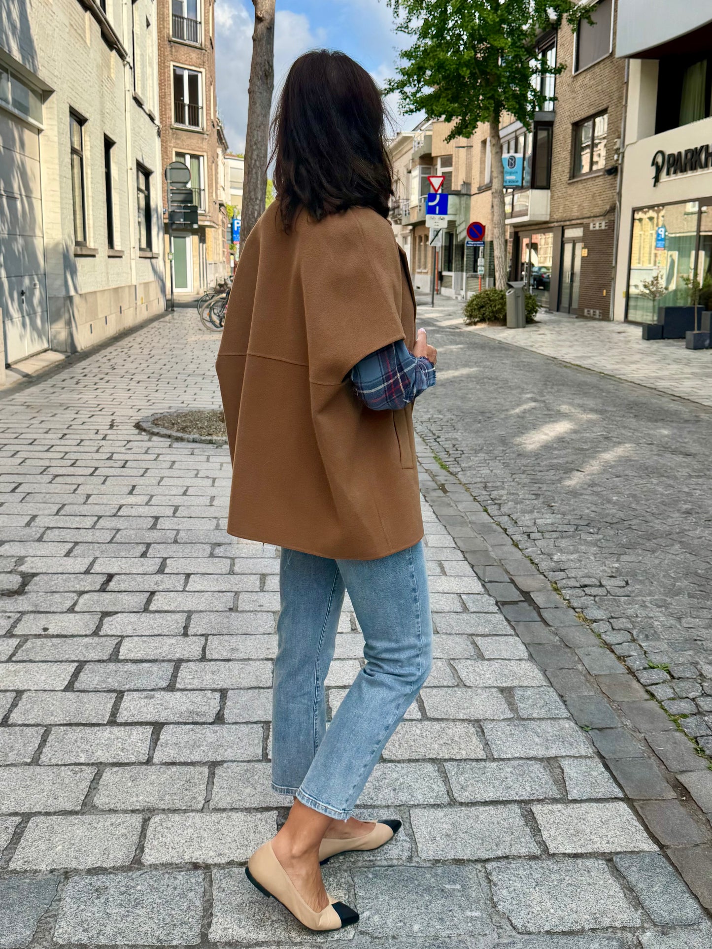 Janice Mouwloze Jas Archie Cognac