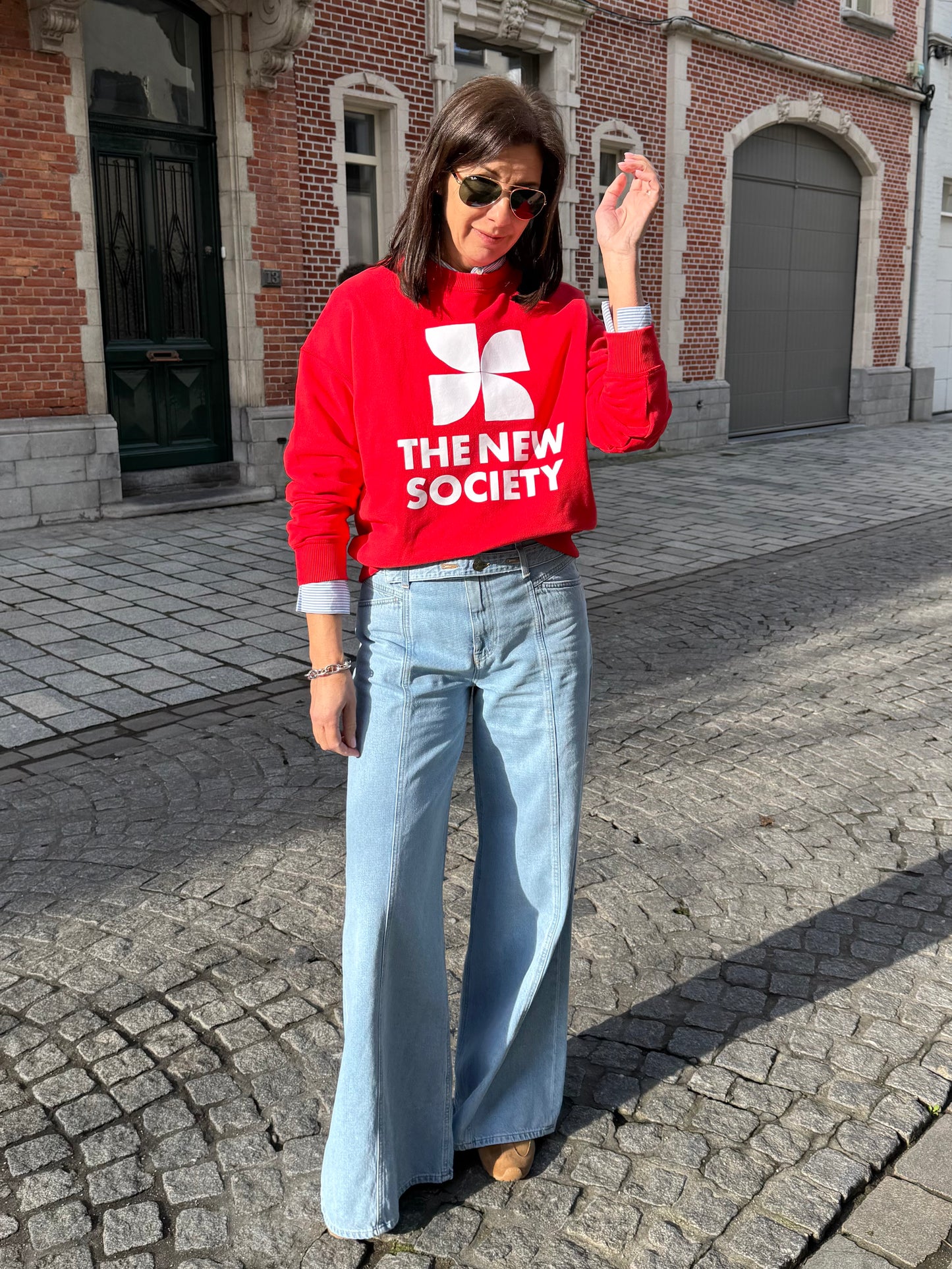 The New Society Sweater met Logo Tulip Red