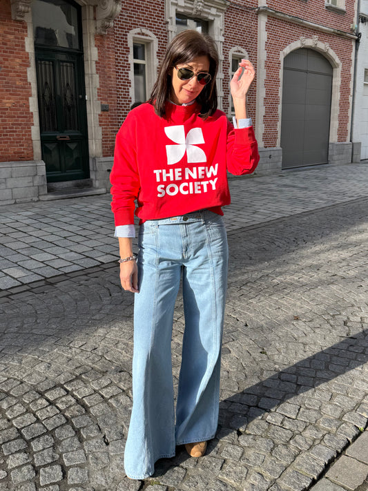 The New Society Sweater met Logo Tulip Red