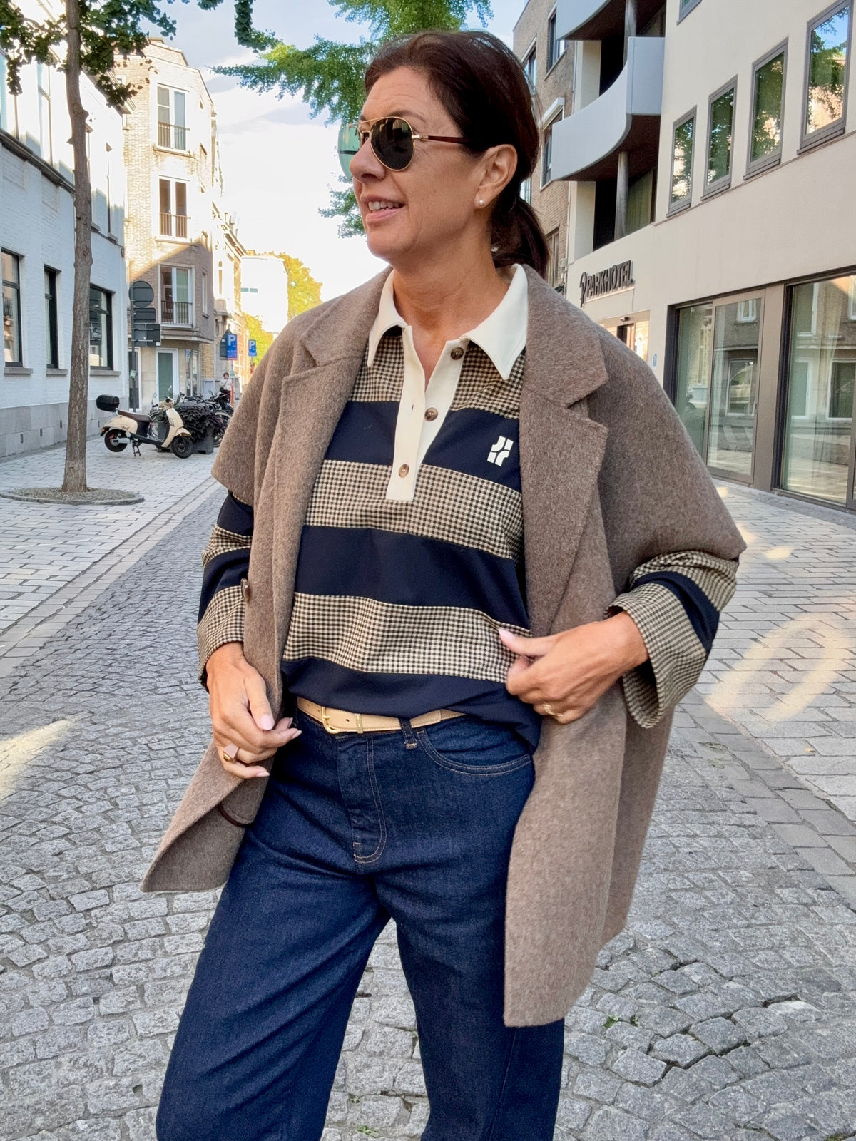 Janice Cape / Mouwloze Jas Archie Beige