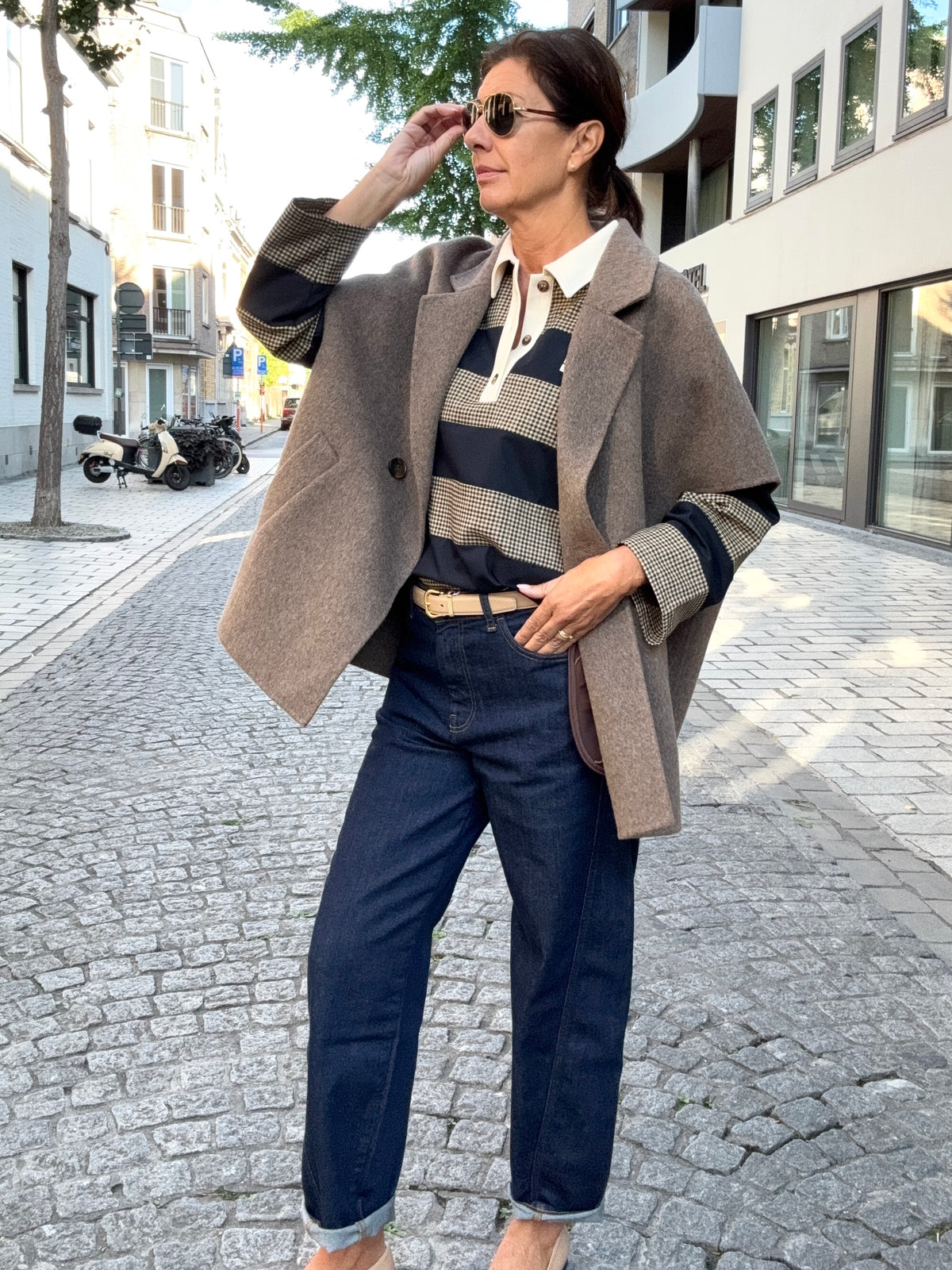 Janice Cape / Mouwloze Jas Archie Beige