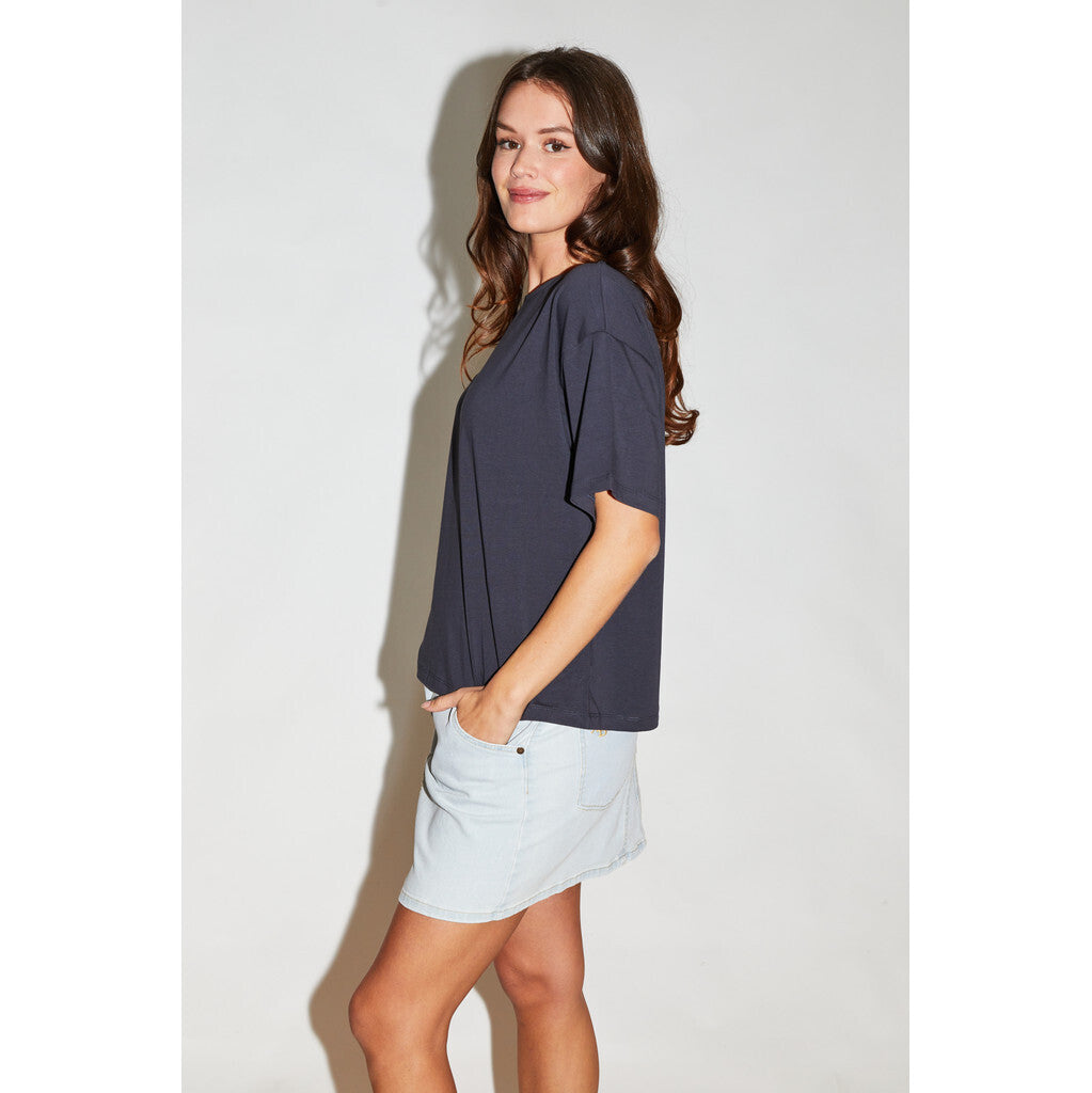 Re/Born T-Shirt Zoe Offblack