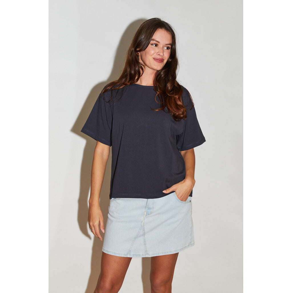 Re/Born T-Shirt Zoe Offblack