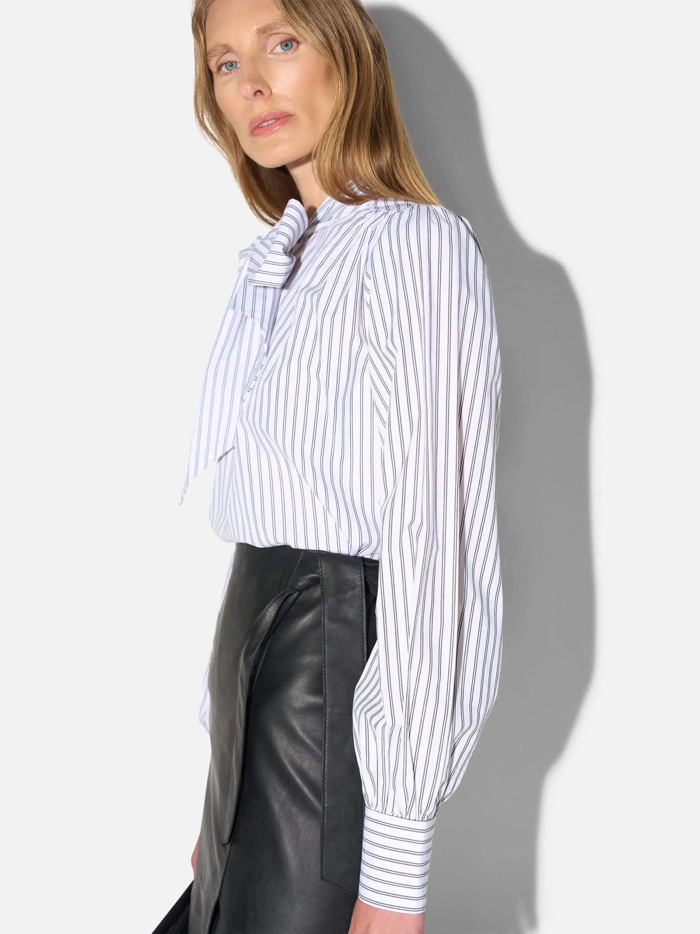 Janice Bloes Kilian Black White Stripes